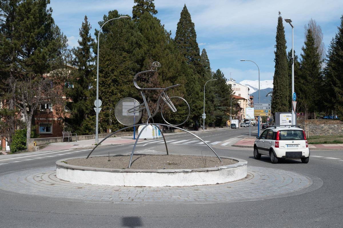 Sabiñánigo vive entre obras paralizadas y retenciones en carretera los domingos