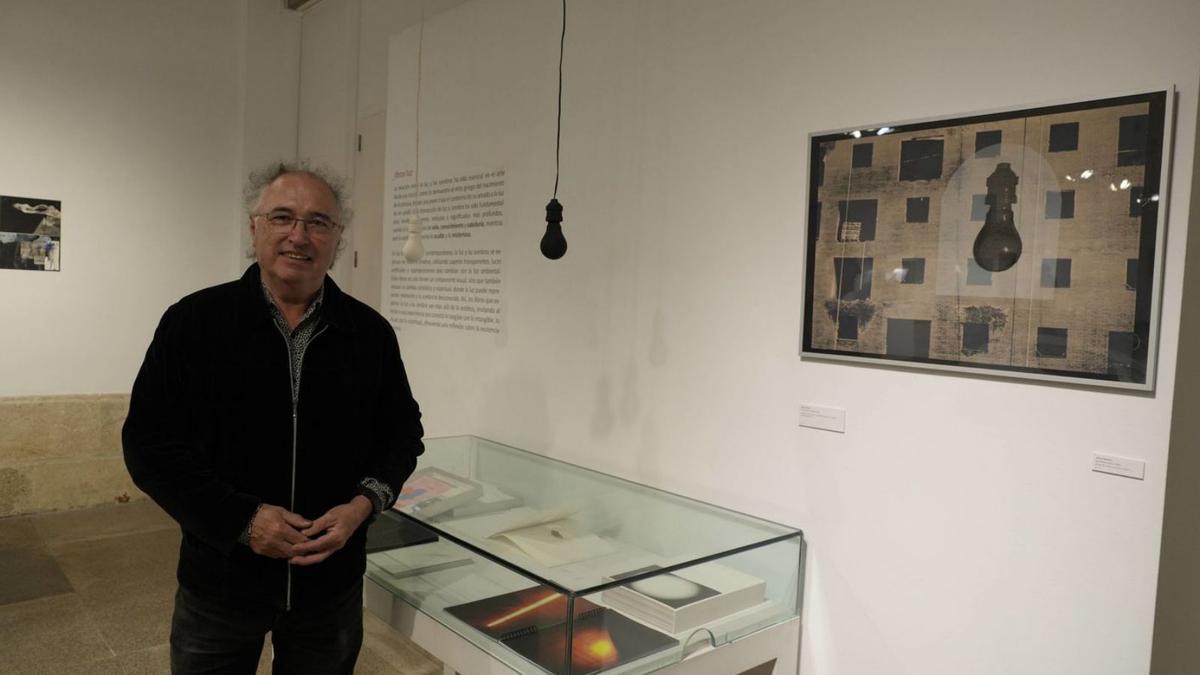 El artista, dueño de la colección expuesta, Ignacio Parrilla.