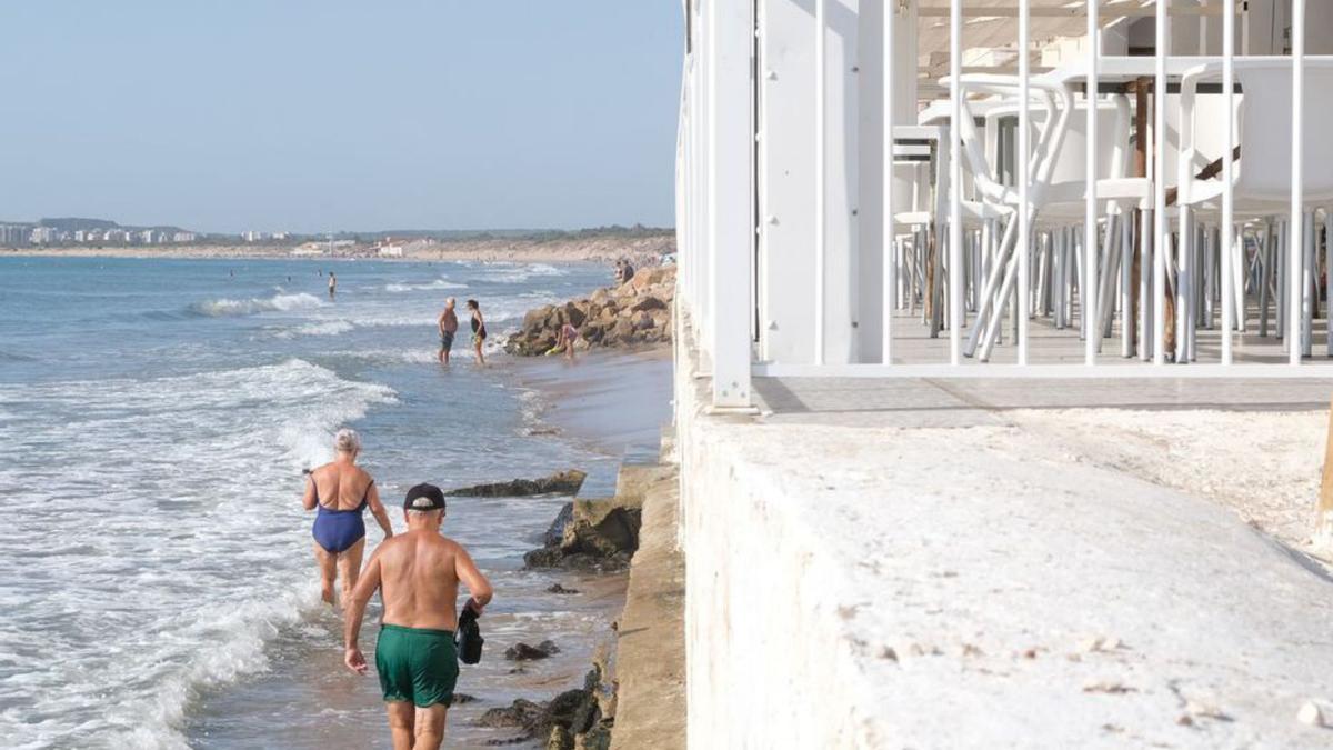 Una zona de El Pinet, engullida por la playa. | ÁXEL ÁLVAREZ