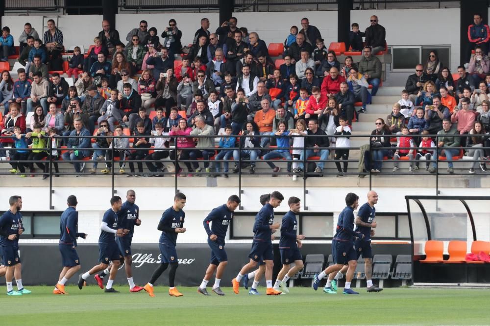 Las imágenes del entrenamiento a puerta abierta del Valencia CF