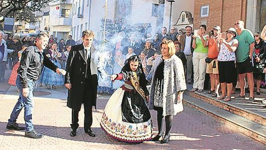 Benicàssim sale a la calle y rinde honores a los patrones en su día