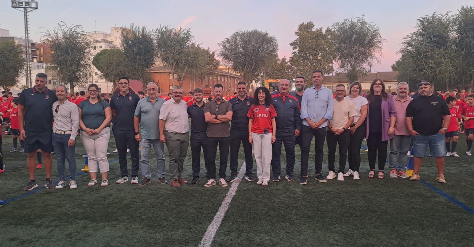 La "familia" de la UE Tavernes 2025-2026 se presenta en sociedad