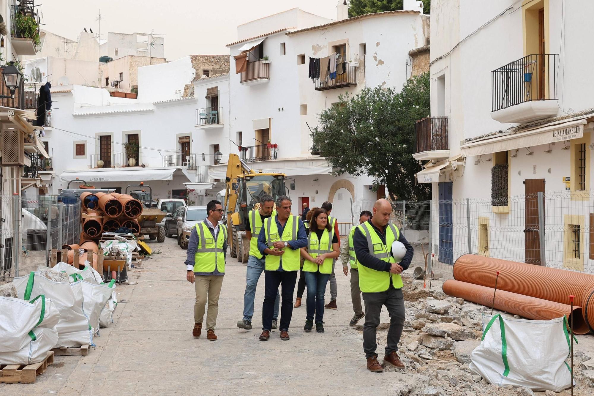 Rafa Triguero, alcalde de Ibiza, recorre las obras en Dalt Vila
