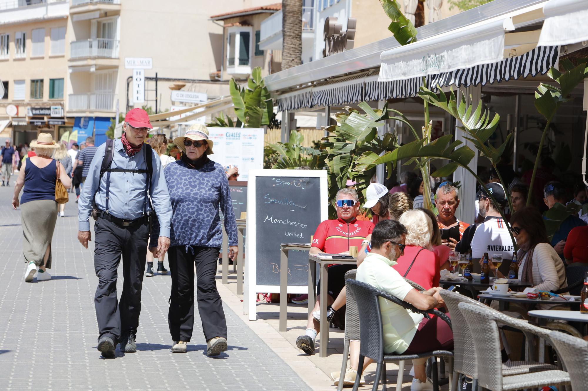 Sonne, Tram, Eis essen: So genießen die Mallorca-Urlauber die Stimmung in Port de Sóller