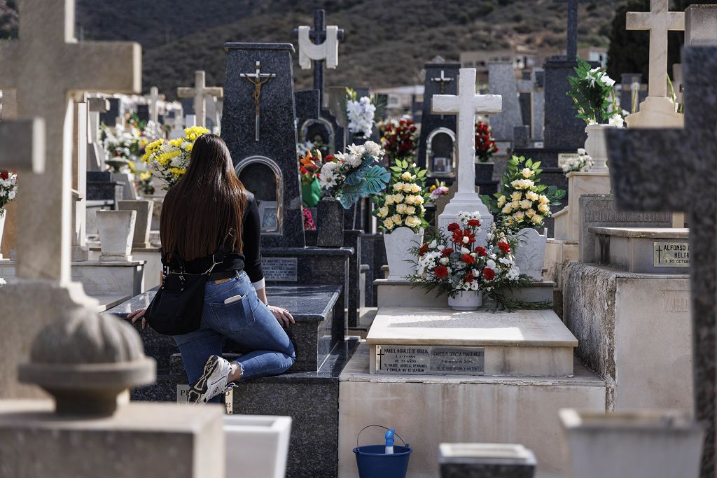 Día de Todoso los Santos en el cementerio de Los Remedios de Cartagena