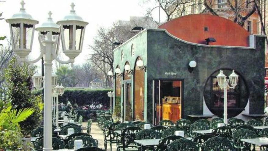 Terraza del Café Gijón, en el paseo de Recoletos de Madrid.