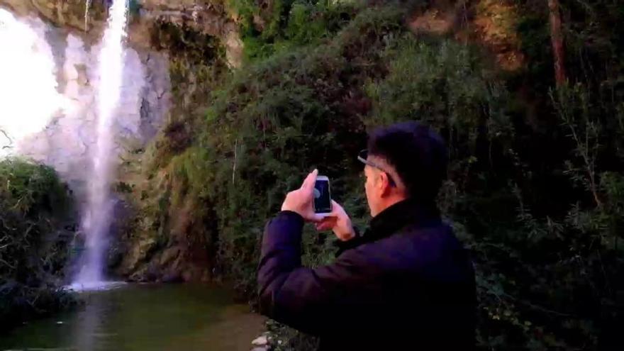 El agua vuelve a saltar por la rambla de Puça, en Petrer