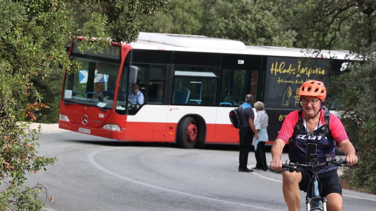 Vuelve el autobús dominical a la Font Roja de Alcoy con parada en el Cementerio desde este 9 de agosto
