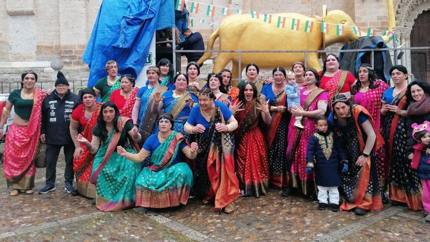 &quot;Las Domingueras&quot; marcan el ritmo del carnaval de Toro