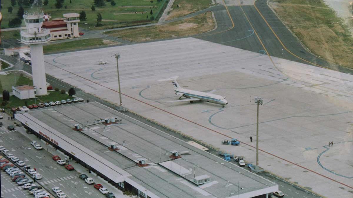 Vista aérea antigua del areopuerto de Peinador