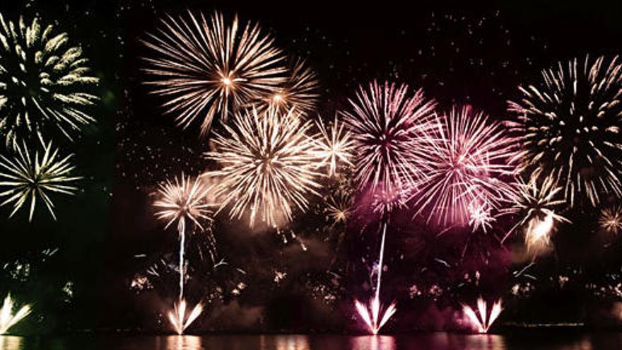 El Castell de l´Olla, treinta años de fuegos artificiales desde el mar