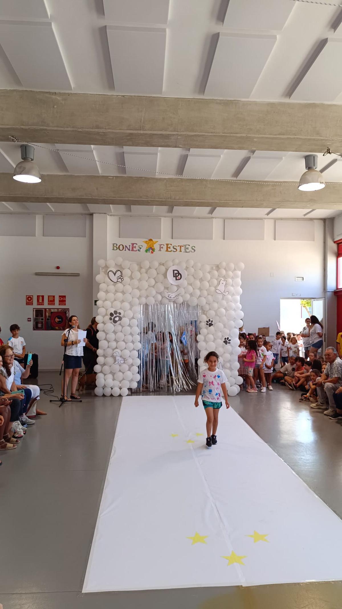 Pequeños diseñadores solidarios y amantes de los animales en Sant Antoni Pequeños diseñadores solidarios y amantes de los animales en Sant Antoni