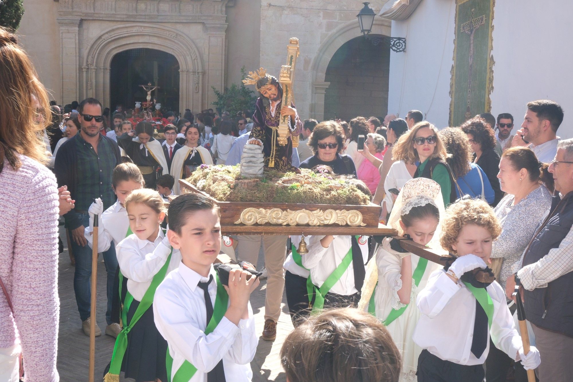 Concentración de tronos chicos en Antequera