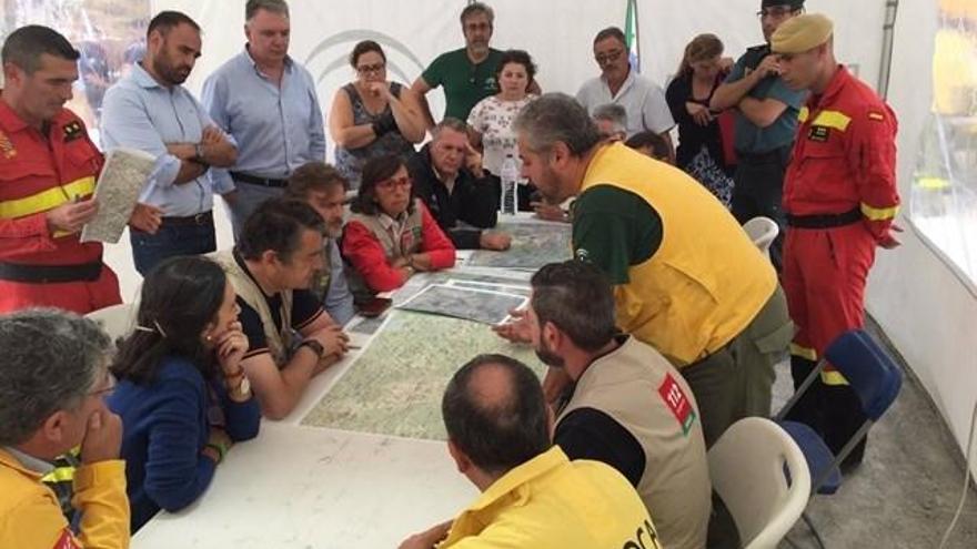 Ascienden a unos 500 los desalojados por el incendio de La Granada de Riotinto (Huelva)