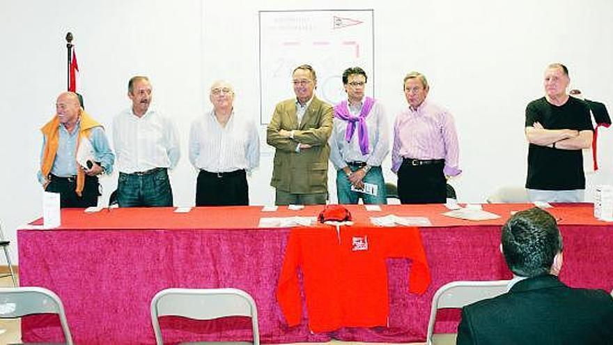 De izquierda a derecha, Fernando Arriba, José Antonio Mateos, Manolo de la Cámara, Enrique Tamargo, Roberto Fernández, Agustín Antuña y Antonio García Oliva.