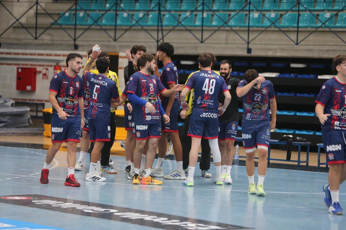 Los jugadores del Automanía Luceros celebran su victoria de ayer ante el Calvo Xiria.