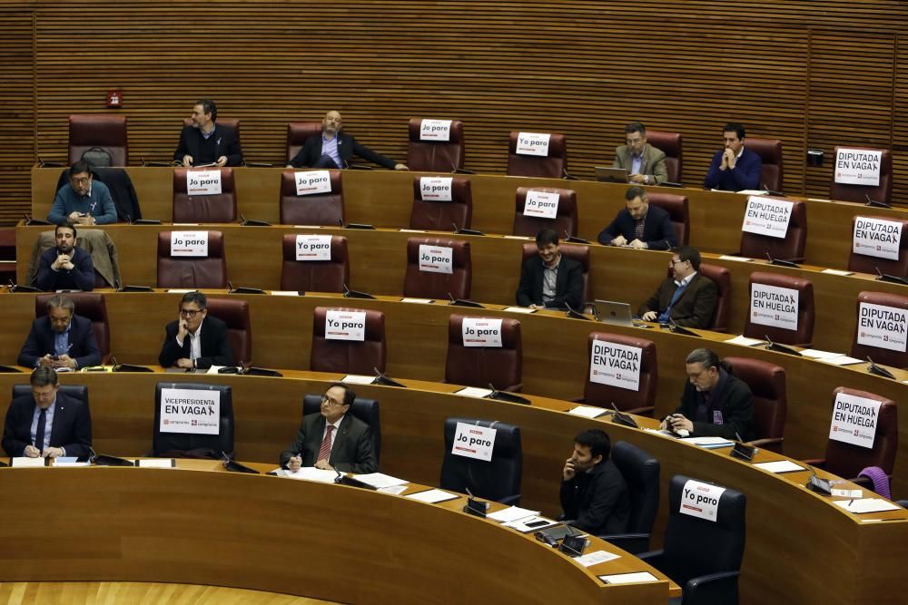 Escaños vacíos en Las Corts por el Día de la Mujer