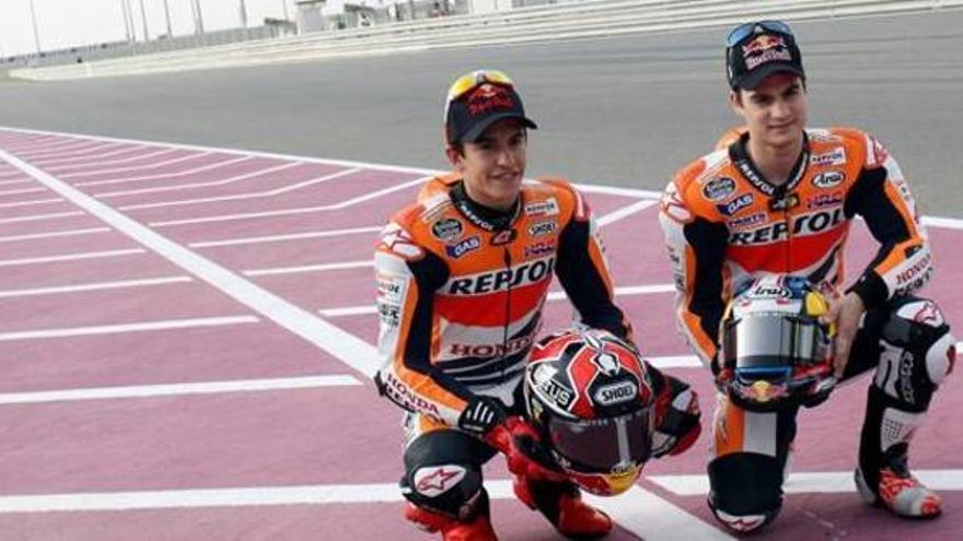 Lorenzo y las Yamaha dominan en el debut de Catar