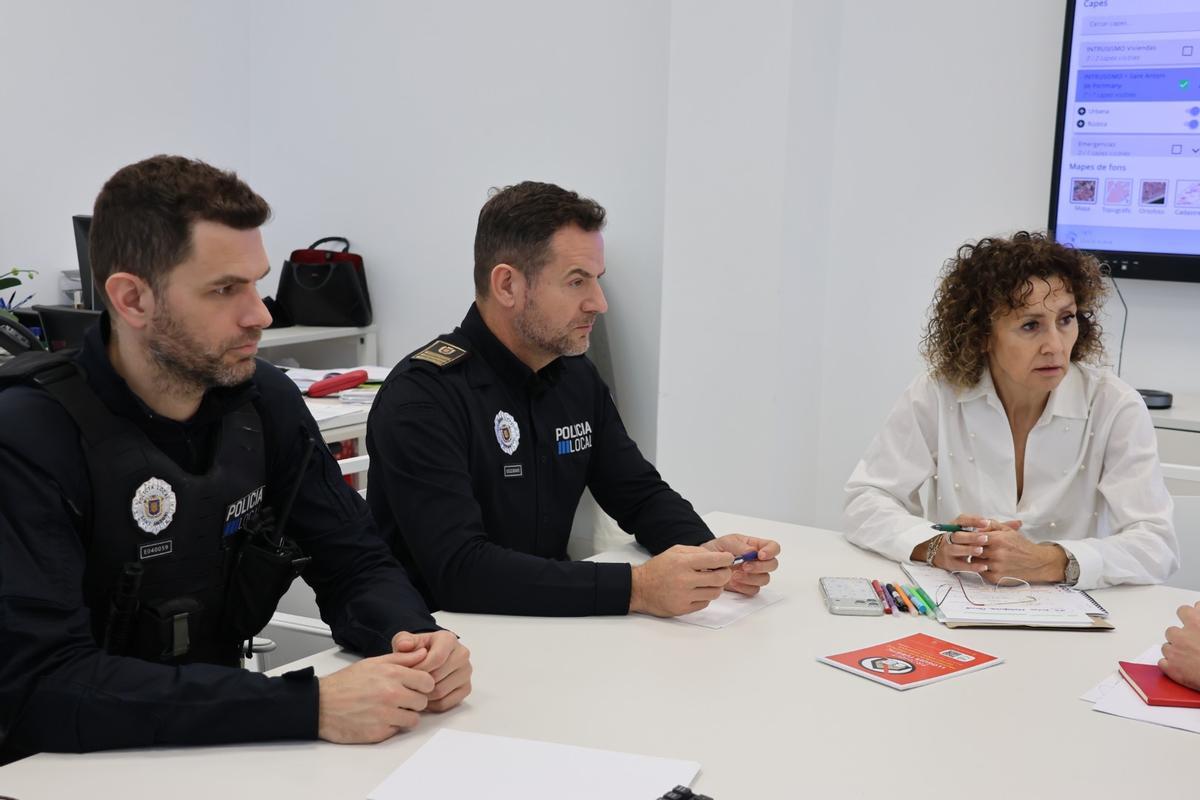 Imagen de la reunión entre el Consell y el Ayuntamiento de Sant Antoni.