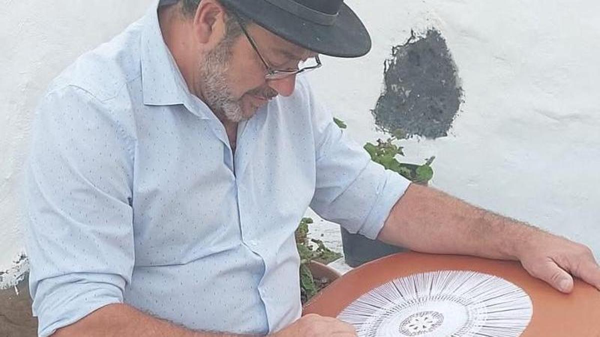 El rosetero Antonio Rodríguez en plena labor