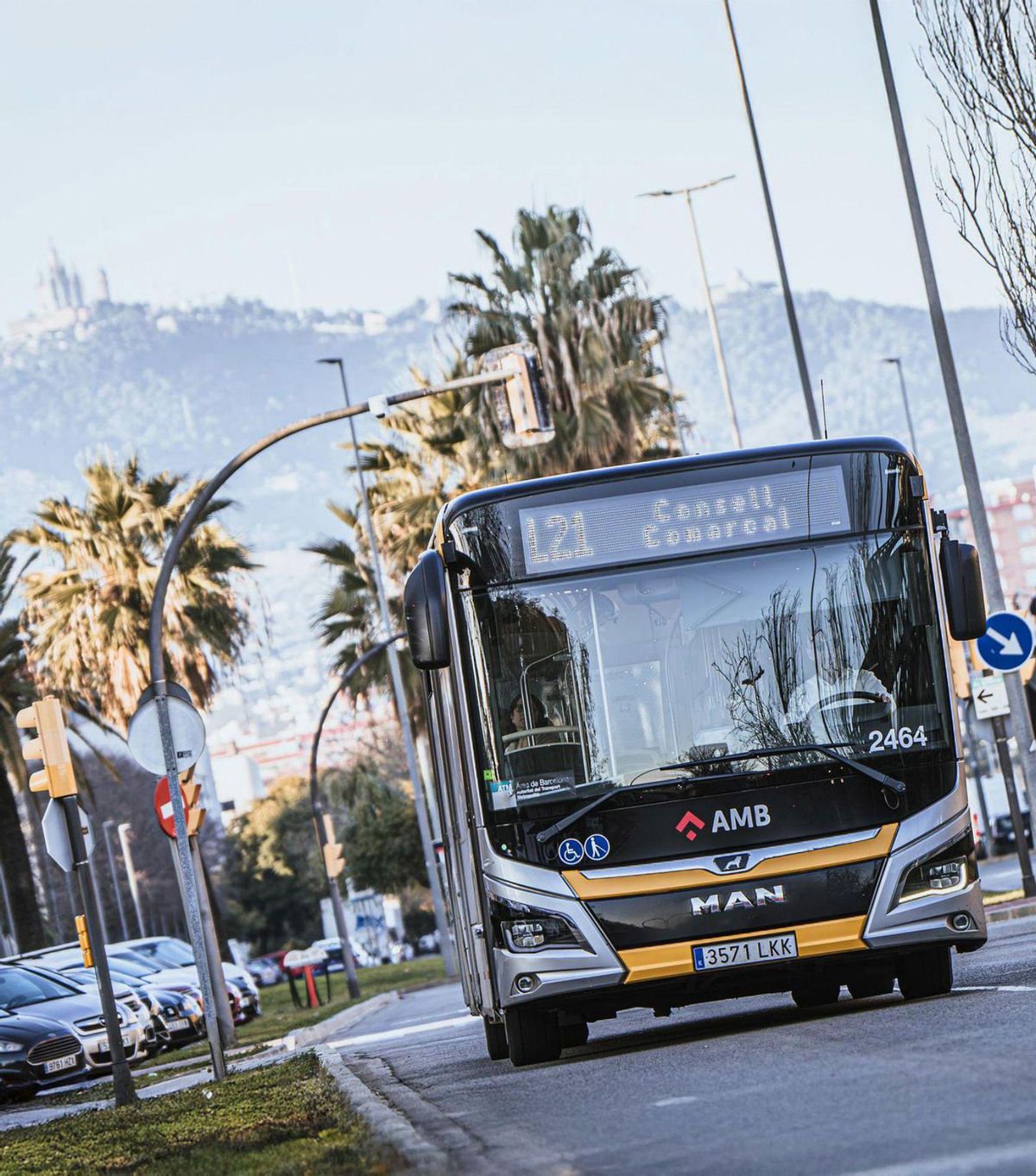 Una nova demanda revifa el conflicte laboral dels busos de l’Hospitalet