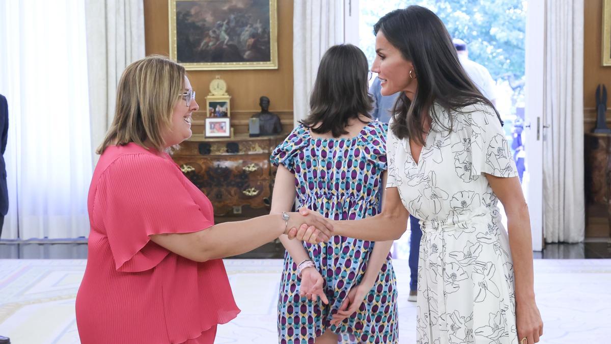 La calasparreña Ana Isabel Martínez saludando a la Reina Letizia