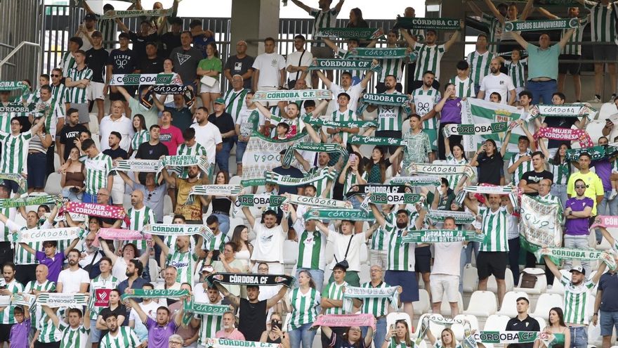Medio millar de aficionados apoyarán al Córdoba CF en el estreno liguero de Gijón