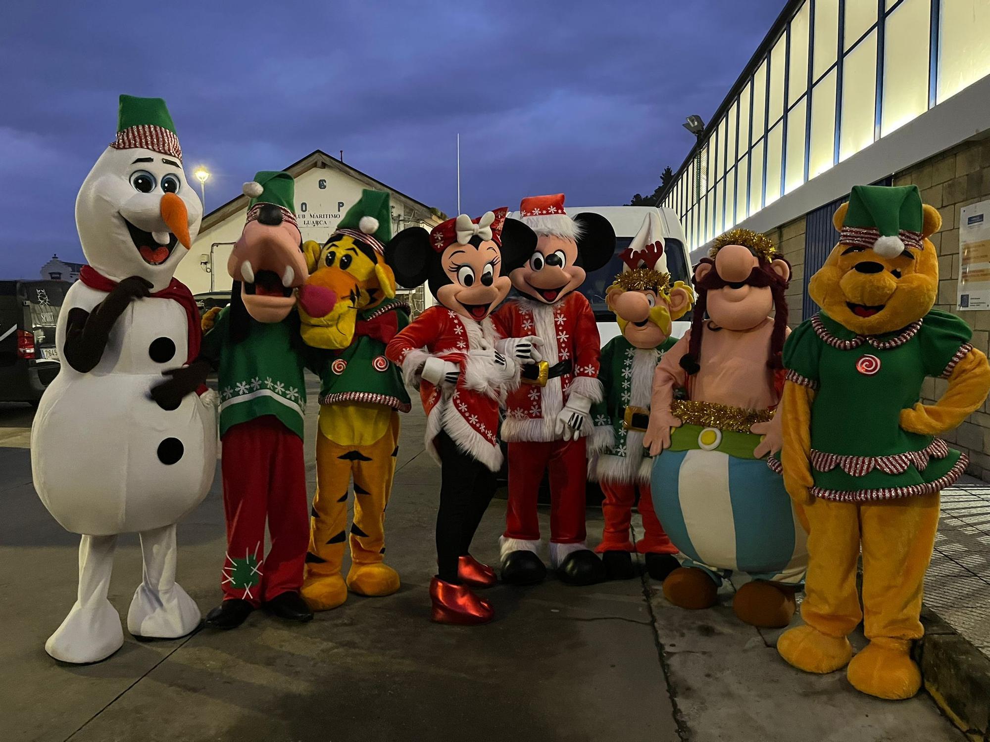 En imágenes: El espectacular desfile de Papá Noel por las calles de Luarca