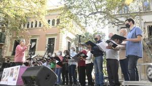 El Orfeó Gracienc en la plaza de la Virreina en Gràcia en su regreso