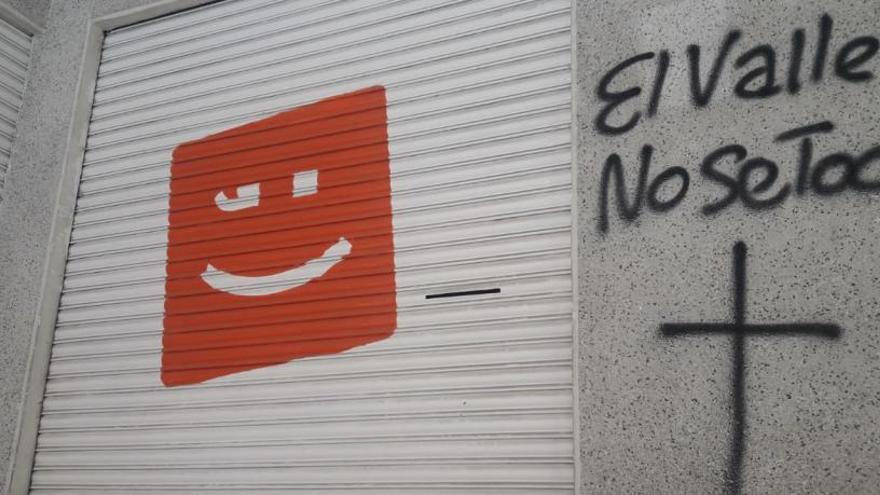 Aparecen pintadas fascistas en las sedes crevillentinas de Compromís y Psoe