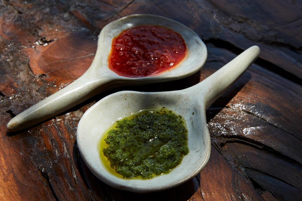 Mojo picón y mojo verde.