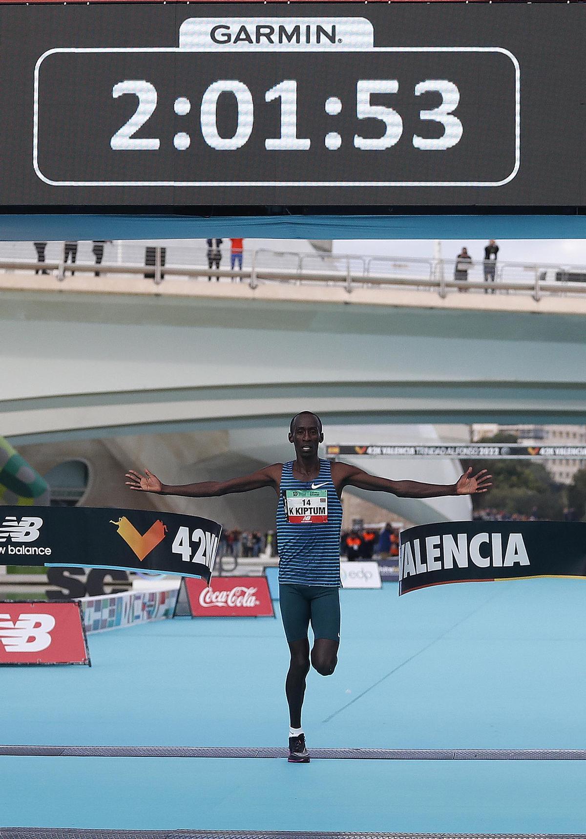 Kiptum debutó en el Maratón de Valencia logrando el récord de la prueba