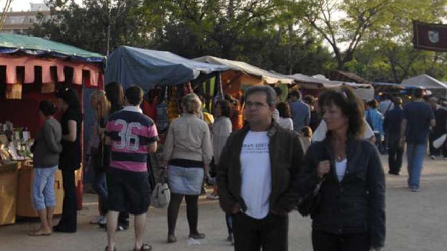 Miles de personas se han acercado a visitar el Mercado.