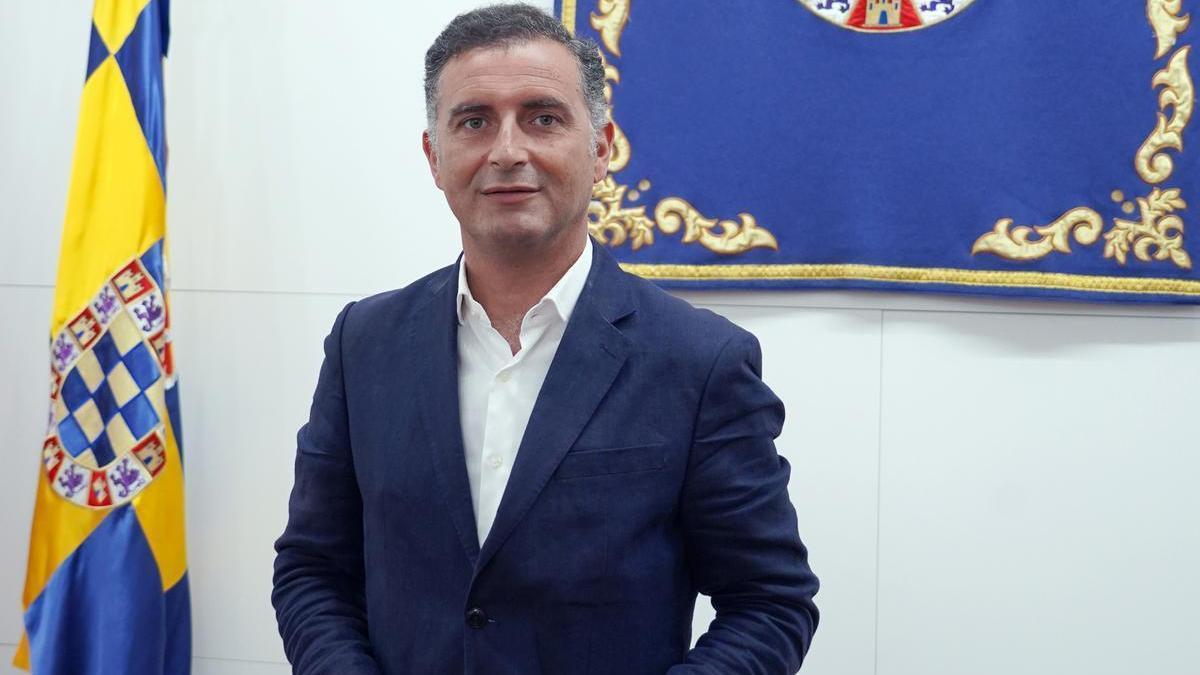 Gustavo Cuéllar, alcalde de Moguer.