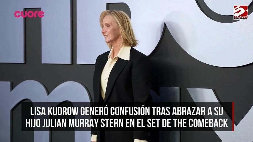 La curiosa anécdota de Lisa Kudrow abrazando a un joven actor en un rodaje...