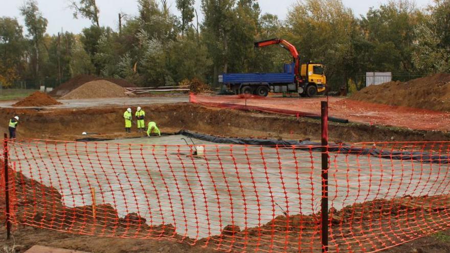 Obras de construcción de la nueva piscina en la Ciudad Deportiva.