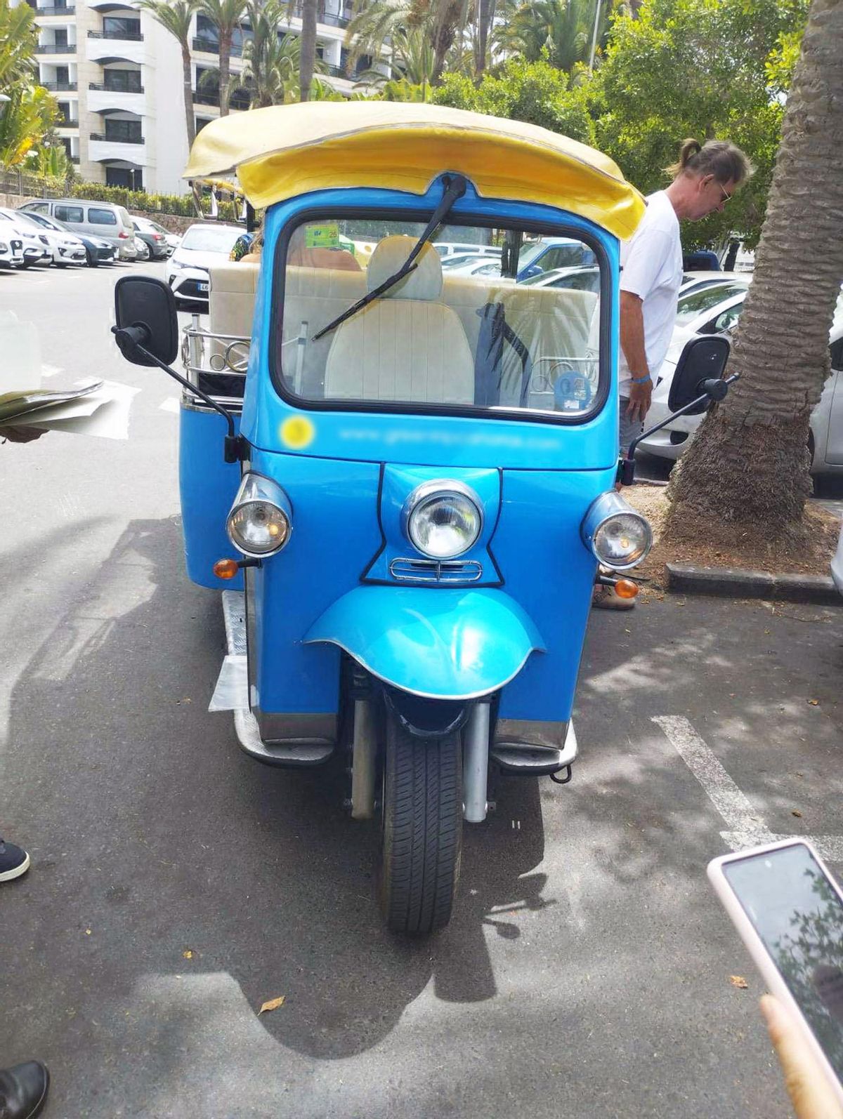Tuk tuk inmovilizado por la Policía Local en una calle de Maspalomas.