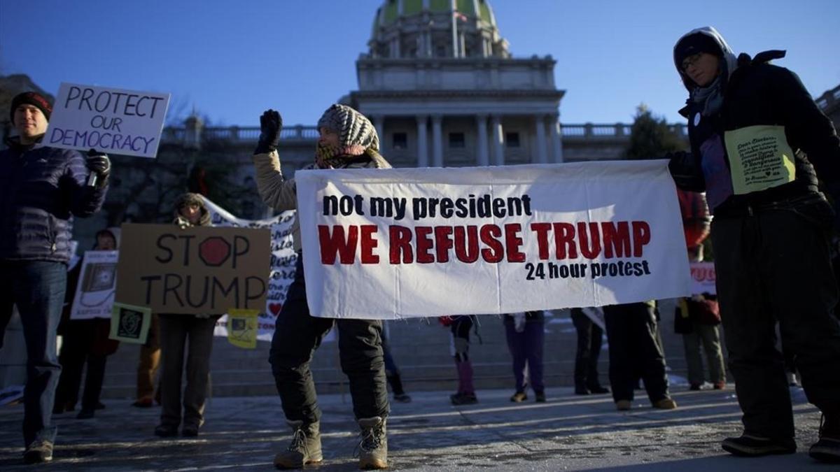 Protesta contra la elección de Donald Trump frente al Capitolio.