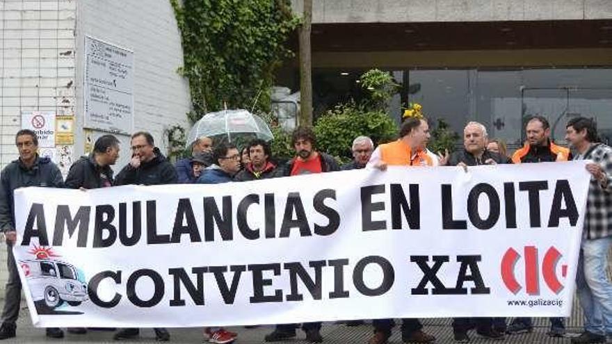 Protesta del transporte sanitario, ayer en A Coruña.