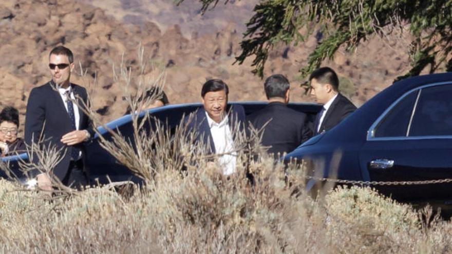 Xi Jinping, a su llegada al Parque Nacional del Teide.