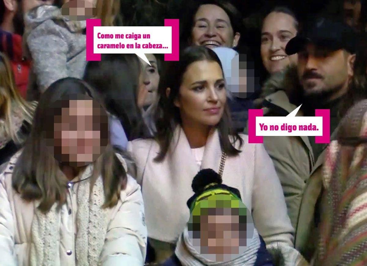 Paula Echevarría, David Bustamante y su hija viendo la cabalgata de Reyes