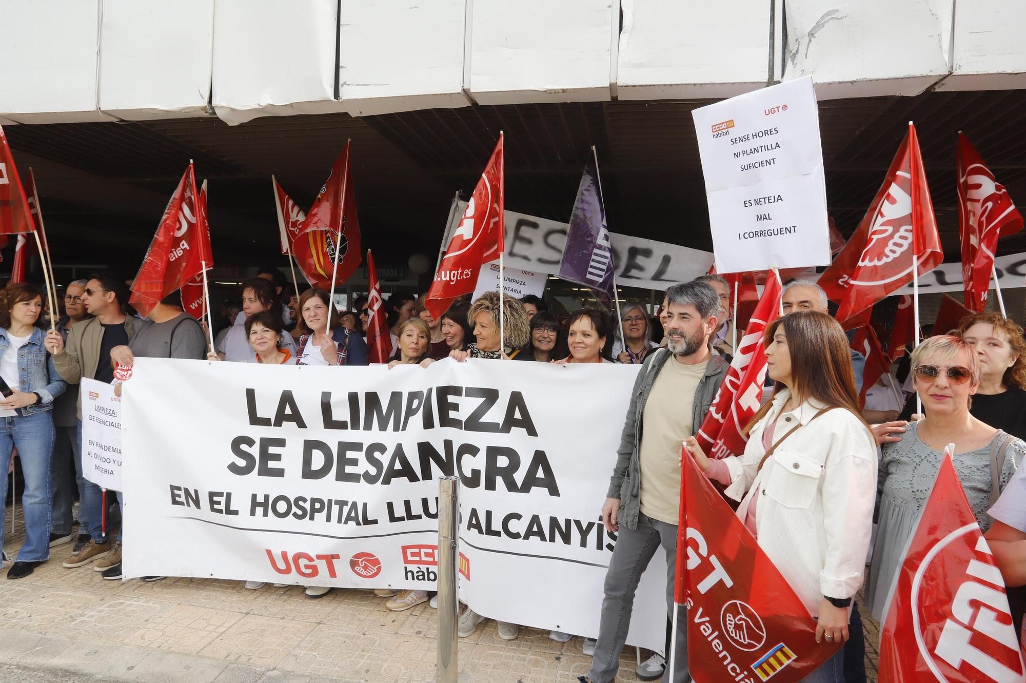 Las limpiadoras del Lluís Alcanyís denuncian el deterioro del servicio