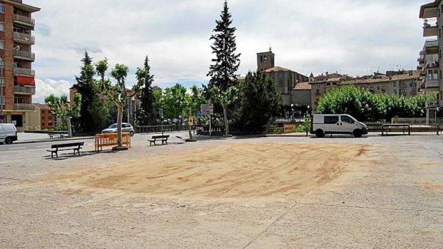 La placeta de l&#039;edifici Àries, a l&#039;avinguda del Pont