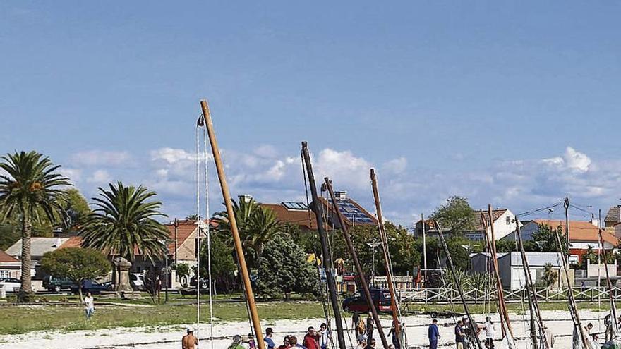 Dornas preparadas en la playa, en una edición anterior. // Muñiz