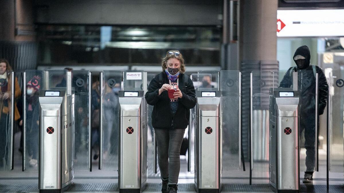 Adiós a las mascarillas en el transporte público desde febrero: ¿qué dicen los epidemiólogos?