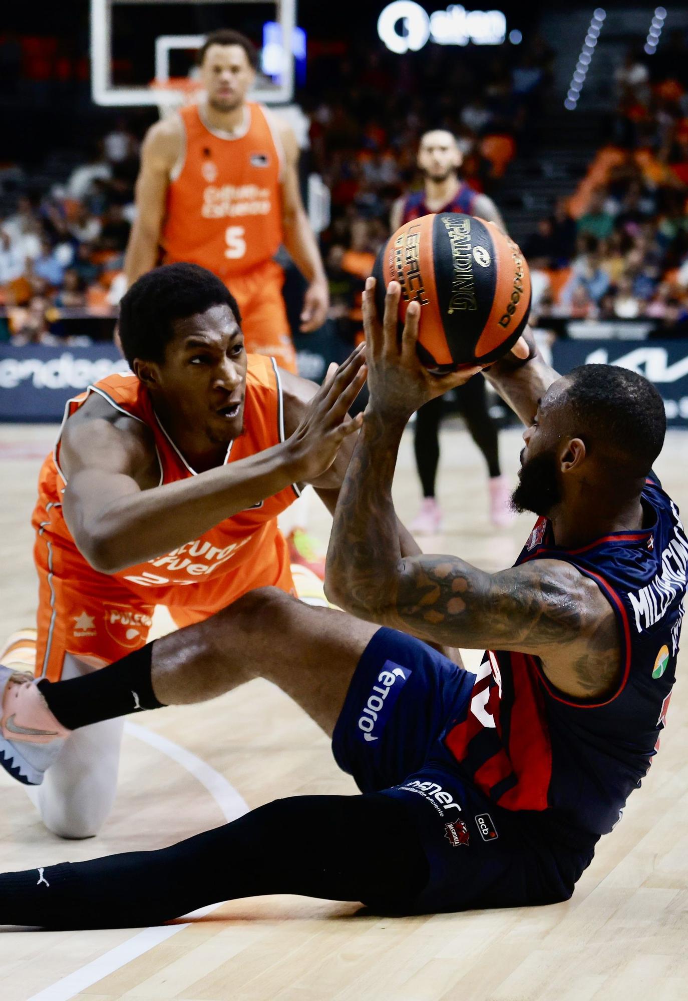 Las mejores fotos del resurgir del Valencia Basket frente al Baskonia