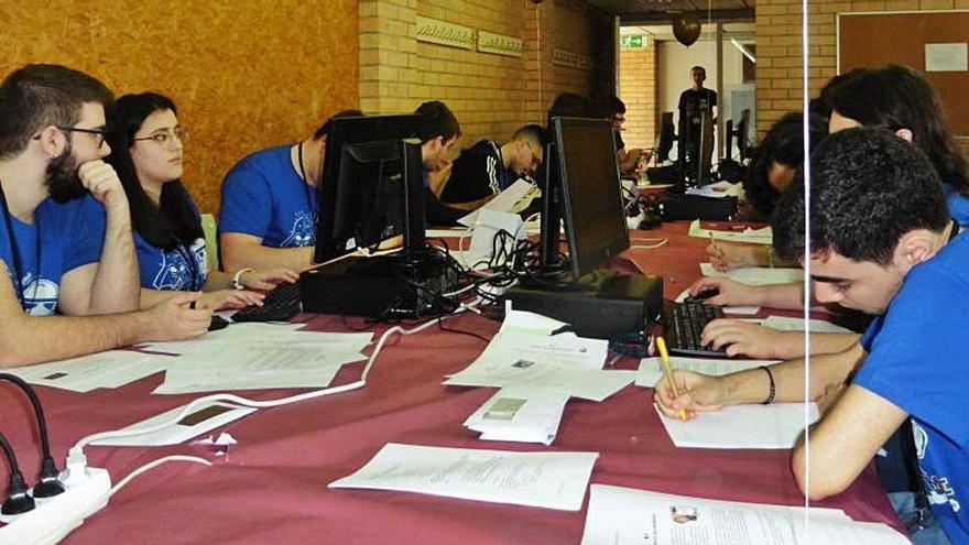Un concurs de programació informàtica entre centres de tot Catalunya a l&#039;institut Bosc de la Coma d&#039;Olot