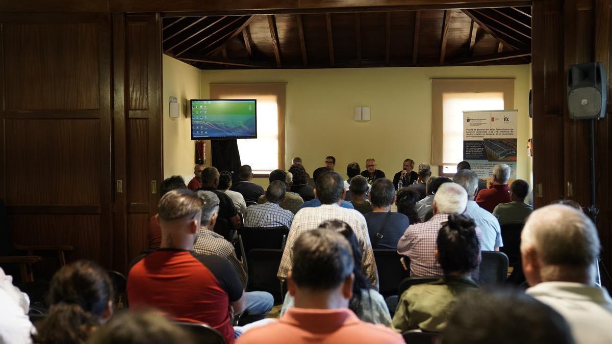 Un momento de la reunión en Alojera.