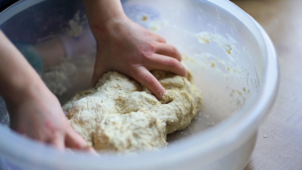 La masa es fundamental en la preparación del croissant.