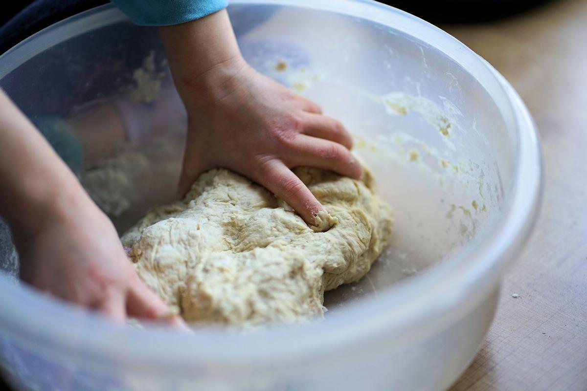 La masa es fundamental en la preparación del croissant.